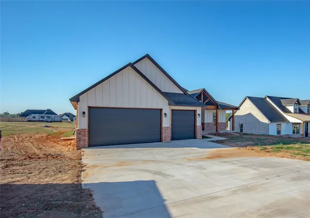 Photo 3 of Single family home for sale at 2443 Wind River Cir, Blanchard, OK 73010 | MLS# 1252474 | Listing updated on 2026-10-13