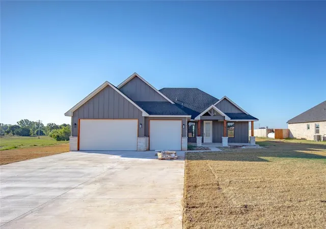 Photo 2 of Single family home for sale at 2447 Wind River Cir, Blanchard, OK 73010 | MLS# 1252480 | Listing updated on 2026-10-14