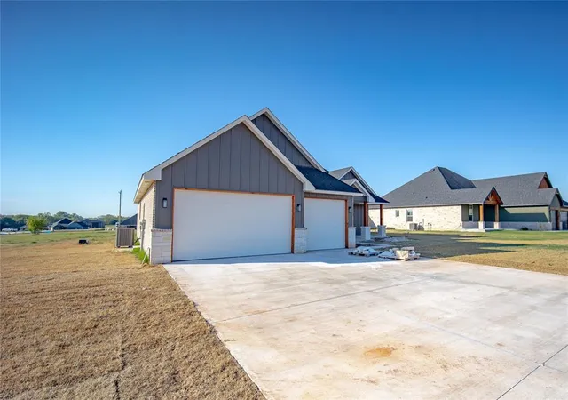 Photo 3 of Single family home for sale at 2447 Wind River Cir, Blanchard, OK 73010 | MLS# 1252480 | Listing updated on 2026-10-14