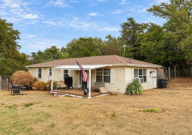Photo 1 of Single family home for sale at 21605 E 8th Street, Hinton, OK 73047 | MLS# 1252490 | Listing updated on 2026-10-07