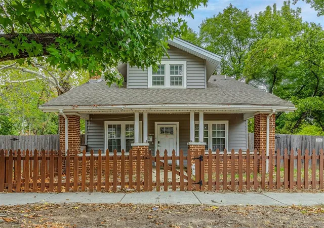 Single family home for sale at 204 W Wallace St, Shawnee, OK 74801 | MLS# 1252497