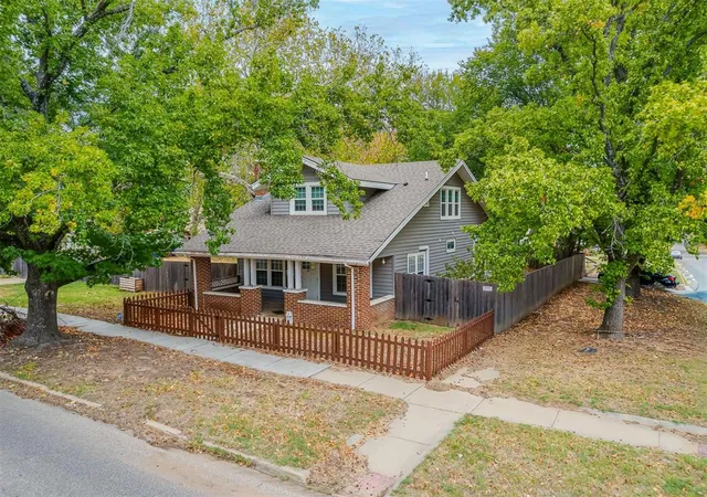 Photo 1 of Single family home for sale at 204 W Wallace St, Shawnee, OK 74801 | MLS# 1252497 | Listing updated on 2026-10-23