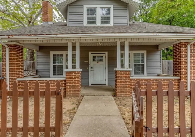 Photo 2 of Single family home for sale at 204 W Wallace St, Shawnee, OK 74801 | MLS# 1252497 | Listing updated on 2026-10-23