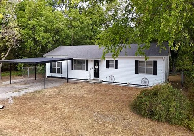 Photo 3 of Single family home for sale at 1230 Van Dr, Seminole, OK 74868 | MLS# 1252498 | Listing updated on 2026-10-07