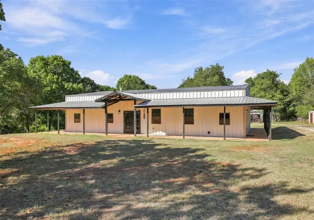 Photo 3 of Single family home for sale at 21050 SE 192nd Street, Wanette, OK 74878 | MLS# 1252500 | Listing updated on 2026-10-06