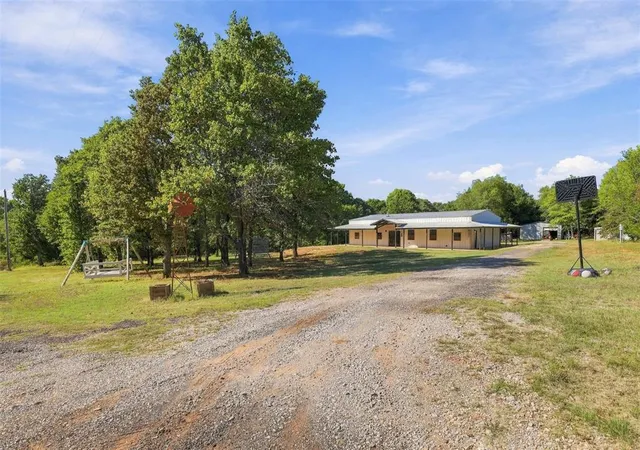 Photo 4 of Single family home for sale at 21050 SE 192nd Street, Wanette, OK 74878 | MLS# 1252500 | Listing updated on 2026-10-06