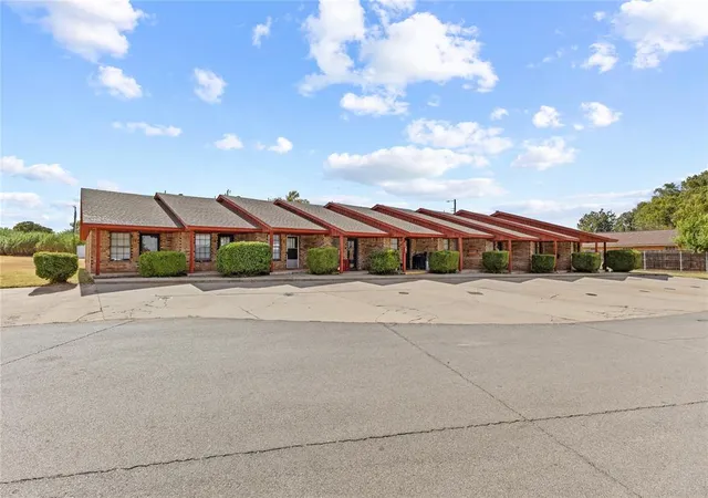 Photo 1 of Multi family home for sale at 404 S 23rd Street, Clinton, OK 73601 | MLS# 1252502 | Listing updated on 2026-10-07