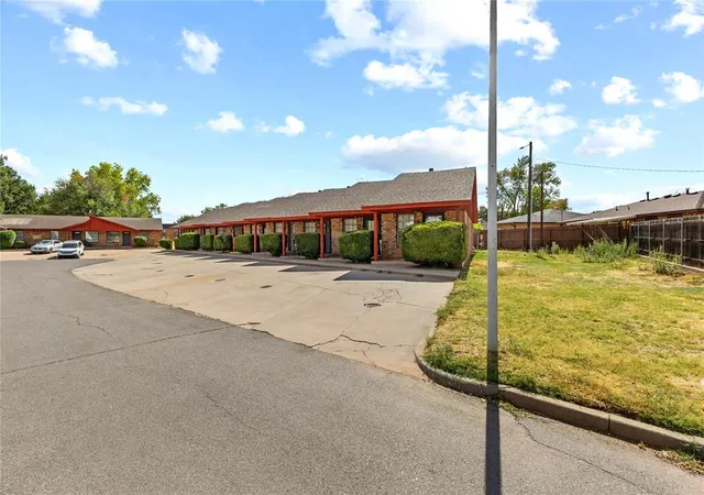 Photo 3 of Multi family home for sale at 404 S 23rd Street, Clinton, OK 73601 | MLS# 1252502 | Listing updated on 2026-10-07