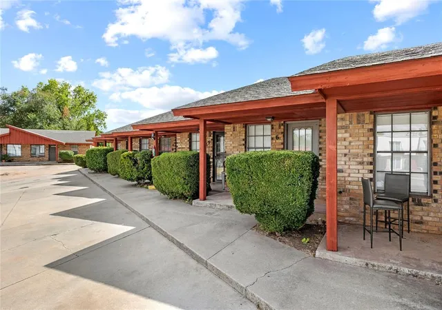 Photo 3 of House for sale at 404 S 23rd Street, Clinton, OK 73601 | MLS# 1252502 | Listing updated on 2026-10-07