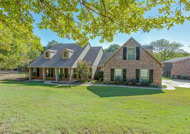 Single family home for sale at 10461 Ridgeview Dr, Edmond, OK 73034 | MLS# 1252505