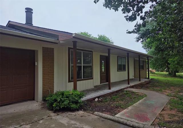 Photo 3 of Single family home for sale at 2707 W Royal Oaks Rd, Pauls Valley, OK 73075 | MLS# 1252506 | Listing updated on 2026-10-07