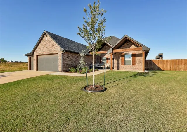 Photo 2 of Single family home for sale at 10801 Highland Dr, Yukon, OK 73099 | MLS# 1252507 | Listing updated on 2026-10-08