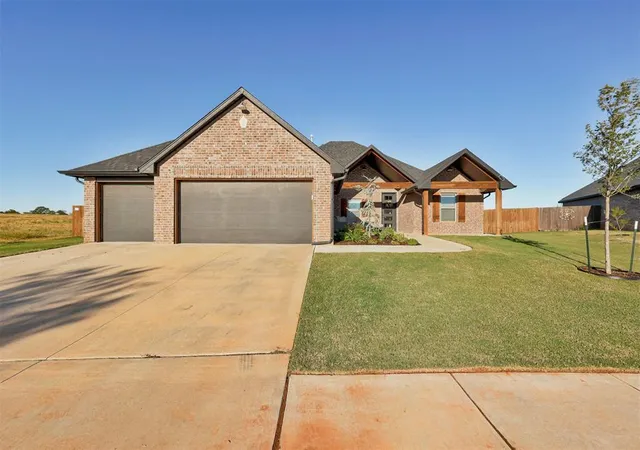 Photo 3 of Single family home for sale at 10801 Highland Dr, Yukon, OK 73099 | MLS# 1252507 | Listing updated on 2026-10-08