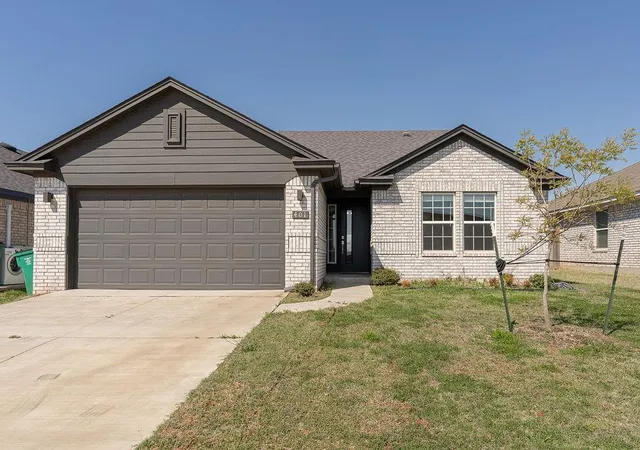 Photo 1 of Single family home for sale at 401 Nest Dr, Yukon, OK 73099 | MLS# 1252520 | Listing updated on 2026-10-07