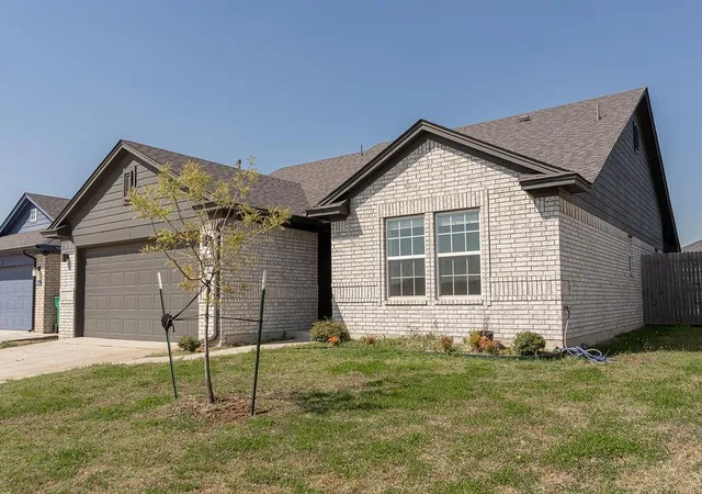 Photo 2 of Single family home for sale at 401 Nest Dr, Yukon, OK 73099 | MLS# 1252520 | Listing updated on 2026-10-07