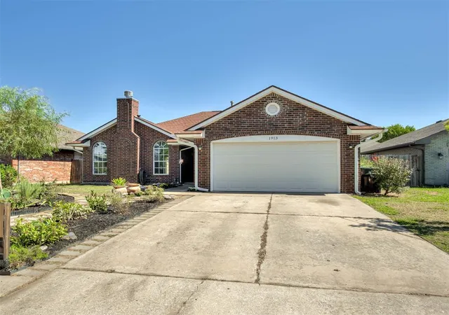 Photo 1 of Single family home for sale at 1913 Sunflower Cir, Norman, OK 73072 | MLS# 1252539 | Listing updated on 2026-10-08