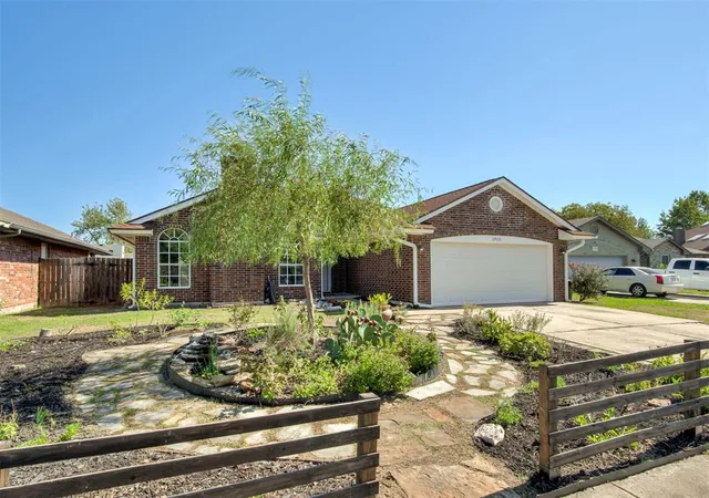 Photo 3 of Single family home for sale at 1913 Sunflower Cir, Norman, OK 73072 | MLS# 1252539 | Listing updated on 2026-10-08