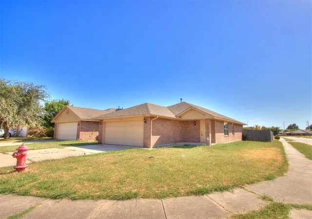 Photo 1 of Single family home for sale at 902 Beaumont Sq, Norman, OK 73071 | MLS# 1252550 | Listing updated on 2026-10-12
