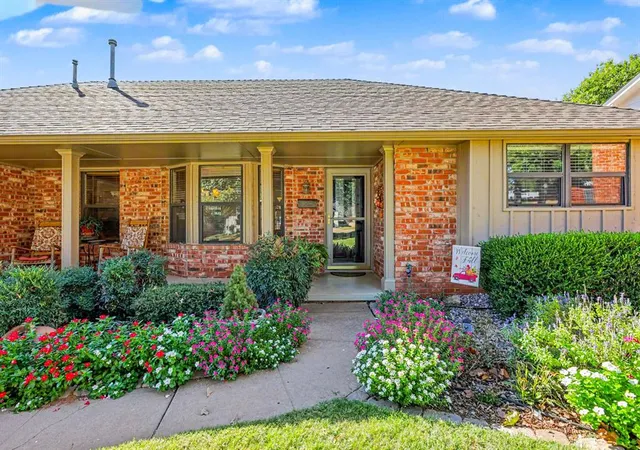Photo 2 of Single family home for sale at 822 Francis Ln, Edmond, OK 73034 | MLS# 1252555 | Listing updated on 2026-10-08