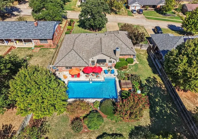 Photo 3 of Single family home for sale at 822 Francis Ln, Edmond, OK 73034 | MLS# 1252555 | Listing updated on 2026-10-08