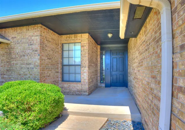 Photo 3 of Single family home for sale at 417 Shrill St, Norman, OK 73071 | MLS# 1252566 | Listing updated on 2026-10-08