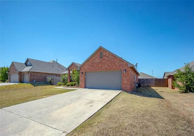 Photo 3 of Single family home for sale at 2005 Ml Crk Way, Choctaw, OK 73020 | MLS# 1252567 | Listing updated on 2026-10-08