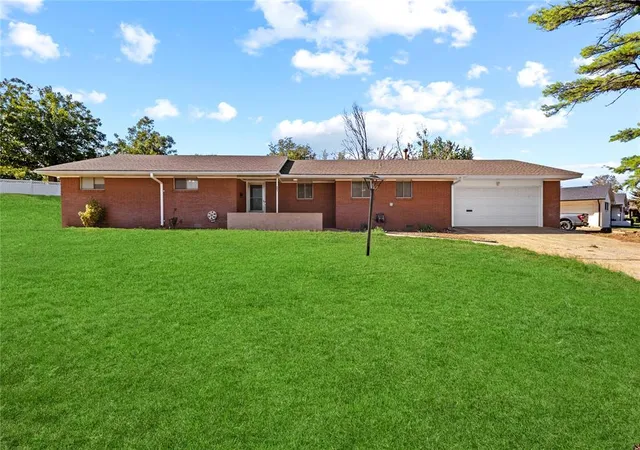 Photo 1 of Single family home for sale at 401 N Arizona St, Weatherford, OK 73096 | MLS# 1252572 | Listing updated on 2026-10-07