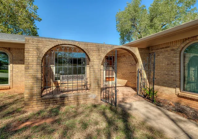 Photo 3 of Single family home for sale at 1029 Montreal Dr, Yukon, OK 73099 | MLS# 1252583 | Listing updated on 2026-10-08