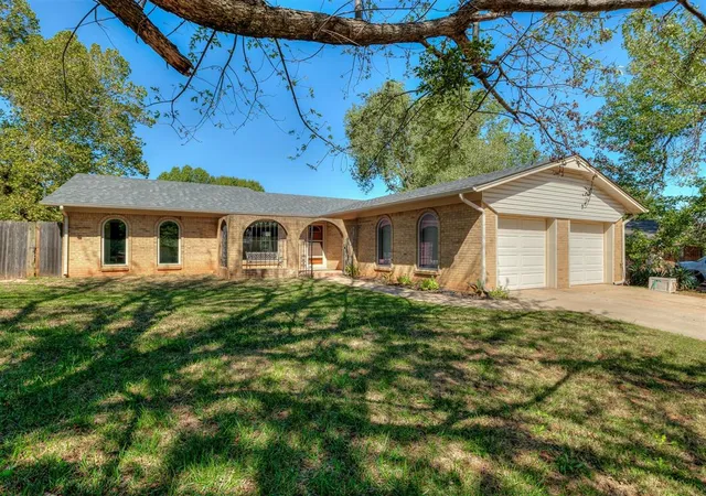 Photo 3 of Single family home for sale at 1029 Montreal Dr, Yukon, OK 73099 | MLS# 1252583 | Listing updated on 2026-10-08