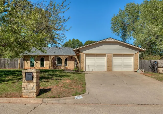 Photo 4 of Single family home for sale at 1029 Montreal Dr, Yukon, OK 73099 | MLS# 1252583 | Listing updated on 2026-10-08