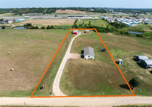 Single family home for sale at 208 W Hollie Rd, Okemah, OK 74859 | MLS# 1252584
