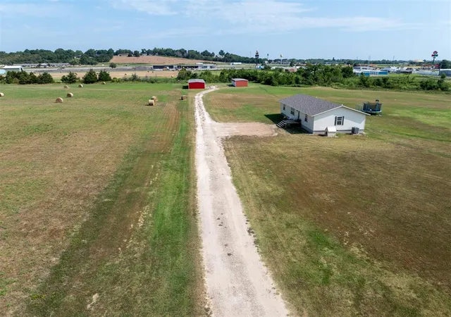 Photo 1 of Single family home for sale at 208 W Hollie Rd, Okemah, OK 74859 | MLS# 1252584 | Listing updated on 2026-10-07