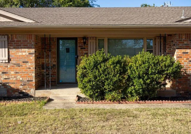 Photo 3 of Single family home for sale at 2815 W Beech Ave, Duncan, OK 73533 | MLS# 1252586 | Listing updated on 2026-10-08