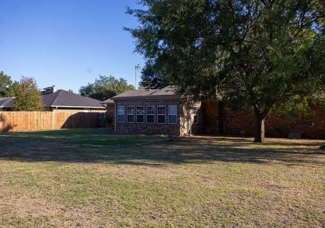 Photo 4 of Single family home for sale at 2815 W Beech Ave, Duncan, OK 73533 | MLS# 1252586 | Listing updated on 2026-10-08