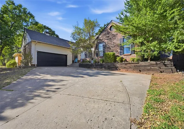 Photo 1 of Single family home for sale at 2301 Woodford Way, Edmond, OK 73034 | MLS# 1252595 | Listing updated on 2026-10-08