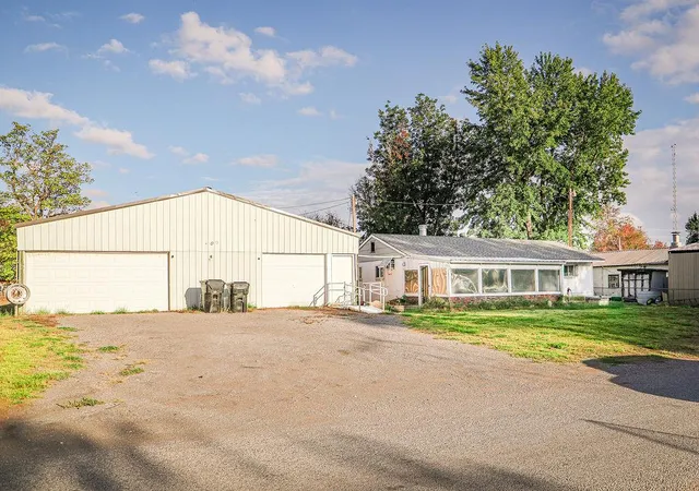 Photo 1 of Single family home for sale at 409 S Lynn St, Fort Cobb, OK 73038 | MLS# 1252601 | Listing updated on 2026-10-08