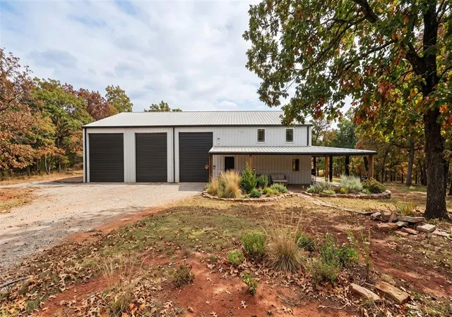 Photo 2 of Single family home for sale at 14101 Iron Rd, Mc Loud, OK 74851 | MLS# 1252607 | Listing updated on 2026-10-07