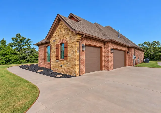 Photo 2 of Single family home for sale at 17013 Reedser Way, Choctaw, OK 73020 | MLS# 1252608 | Listing updated on 2026-10-08