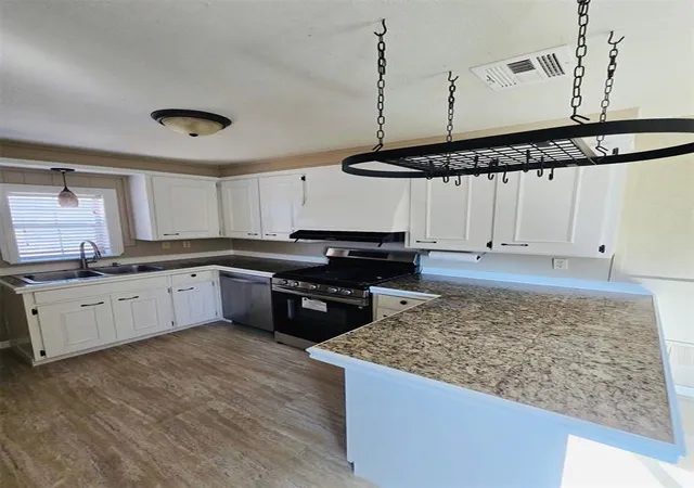 Photo 2 of Single family home for sale at 1529 N Willard St, Altus, OK 73521 | MLS# 1252612 | Listing updated on 2026-10-16