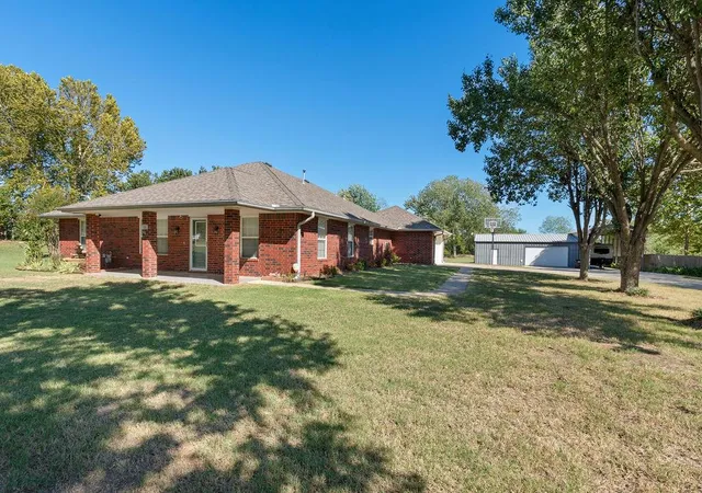 Photo 3 of Single family home for sale at 11 Cardinal Ln, Shawnee, OK 74804 | MLS# 1252619 | Listing updated on 2026-10-15