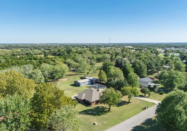 Photo 3 of Single family home for sale at 11 Cardinal Ln, Shawnee, OK 74804 | MLS# 1252619 | Listing updated on 2026-10-15