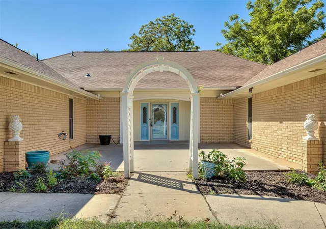 Photo 3 of Single family home for sale at 11716 Nw 119th Street, Yukon, OK 73099 | MLS# 1252631 | Listing updated on 2026-10-08