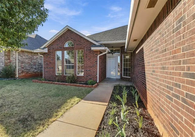 Photo 3 of Single family home for sale at 2812 Nw 167th Street, Edmond, OK 73012 | MLS# 1252639 | Listing updated on 2026-10-07