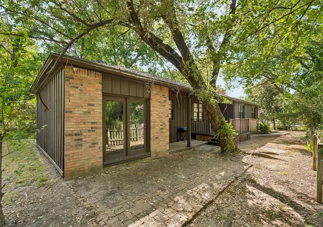 Photo 1 of Single family home for sale at 423 S Flood Ave, Norman, OK 73069 | MLS# 1252643 | Listing updated on 2026-10-07