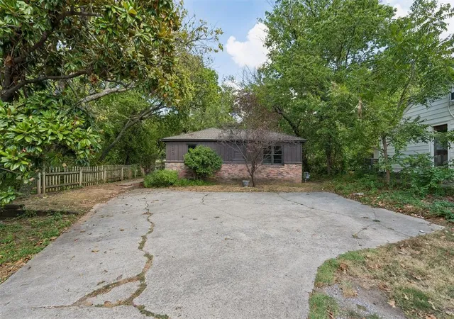 Photo 2 of Single family home for sale at 423 S Flood Ave, Norman, OK 73069 | MLS# 1252643 | Listing updated on 2026-10-07