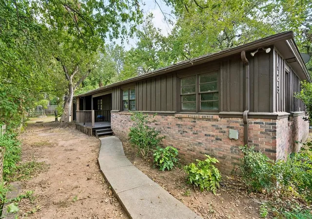 Photo 3 of Single family home for sale at 423 S Flood Ave, Norman, OK 73069 | MLS# 1252643 | Listing updated on 2026-10-07