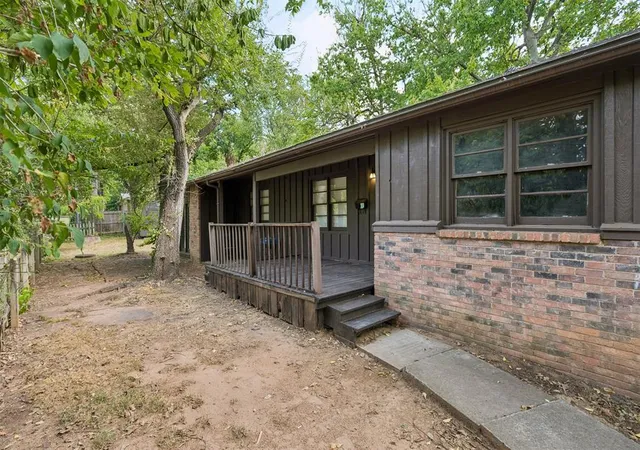 Photo 3 of Single family home for sale at 423 S Flood Ave, Norman, OK 73069 | MLS# 1252643 | Listing updated on 2026-10-07