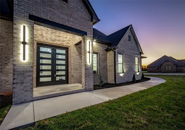 Photo 3 of Single family home for sale at 132 W Lynn Ct Dr, Mustang, OK 73064 | MLS# 1252645 | Listing updated on 2026-10-08