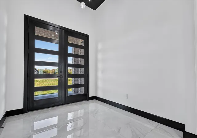 Photo 4 of Single family home for sale at 132 W Lynn Ct Dr, Mustang, OK 73064 | MLS# 1252645 | Listing updated on 2026-10-08
