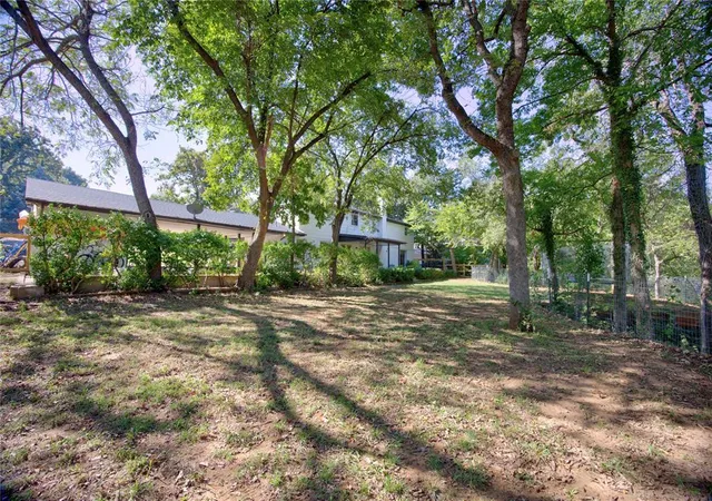Photo 3 of Single family home for sale at 4008 Creekwood, Edmond, OK 73025 | MLS# 1252647 | Listing updated on 2026-10-08